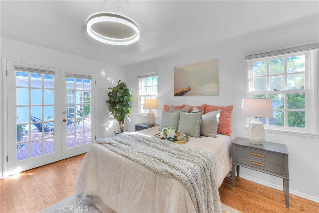 537 Jamestown