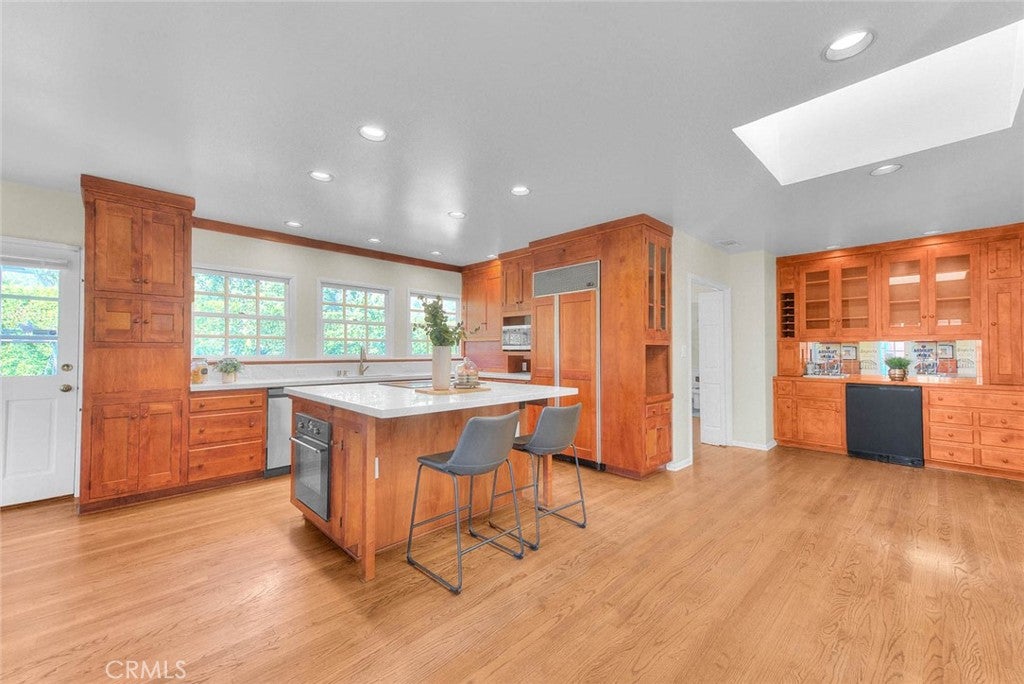 537 Jamestown