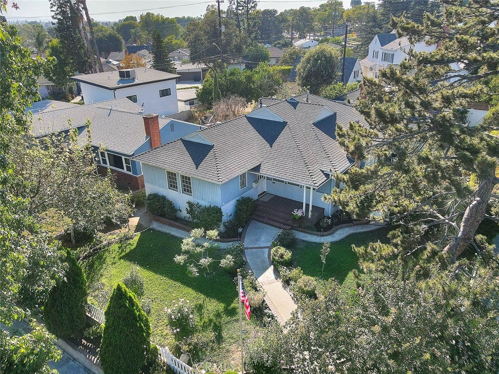 537 Jamestown