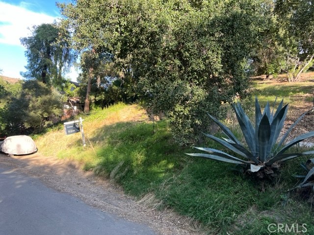 Beautiful neighborhood, area of $1mil+ homes, 4 parcels on 2 lots. You can build 2 houses. Easy access to golf, shopping, restaurants and beaches. South of the Woodland Hills Country Club.