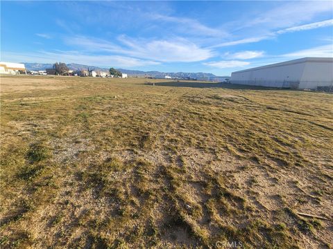 Photo of 1 Malaki, Apple Valley, CA 92308 (MLS # CV26047533)