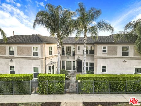 Photo of 1202 S Cochran Avenue, Los Angeles, CA 90019 (MLS # 26671317)