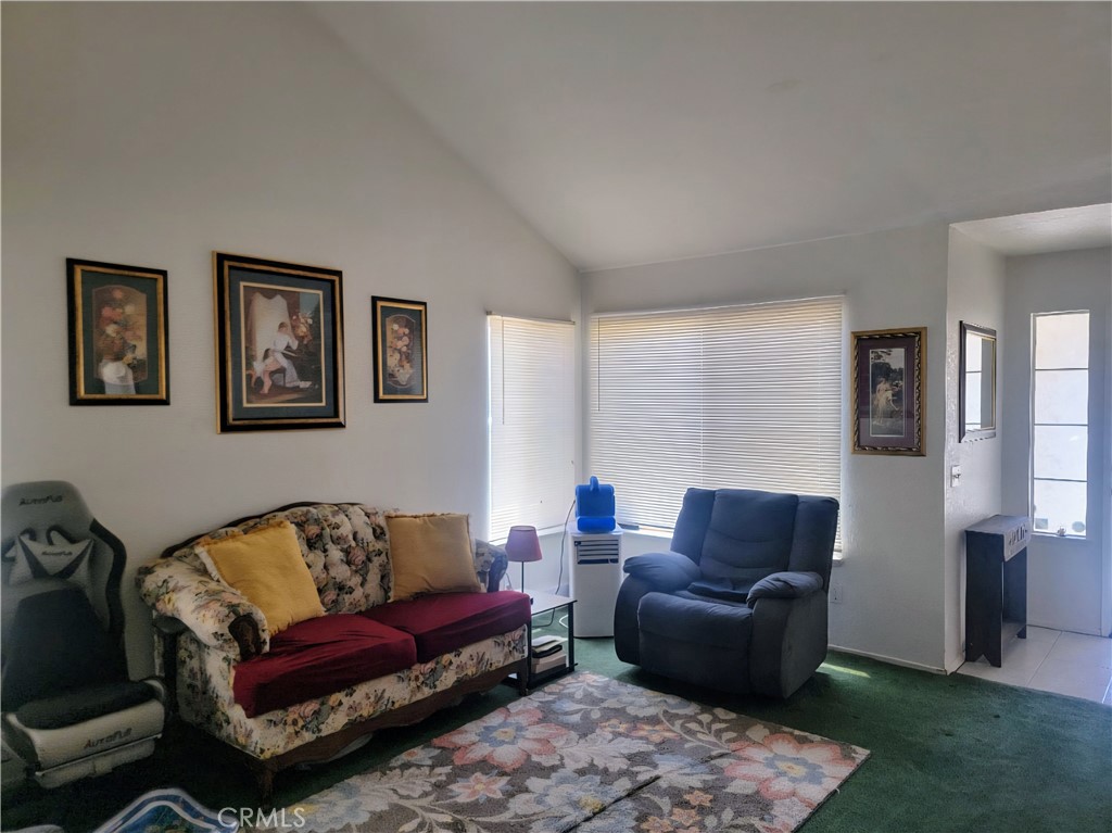 Family Home, create some special memories in this 4 bedroom 3 1/2 bath home, also has a loft that is currently being used as an area to relax. Home is close to Parks, Grocery store, Banks and Freeways.