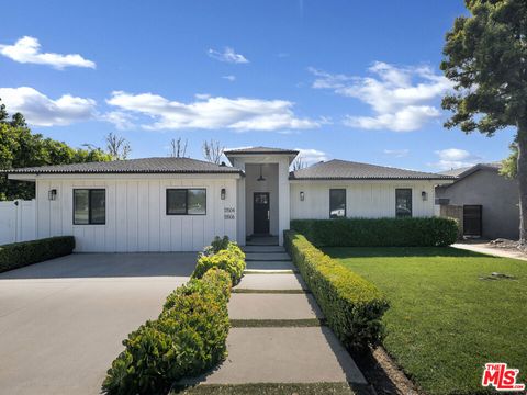Photo of 13506 Chandler Boulevard, Sherman Oaks, CA 91401 (MLS # 26661733)