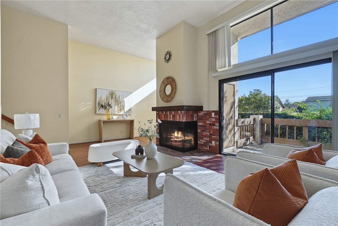 1052 San Gabriel Boulevard