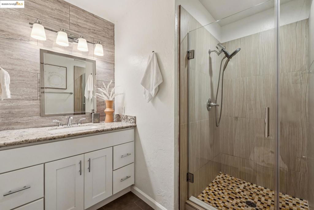 PIEDMONT AVENUE - Residential