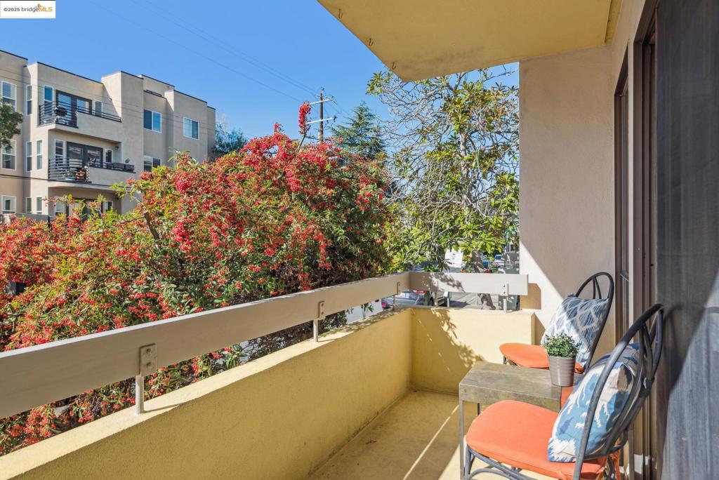 PIEDMONT AVENUE - Residential