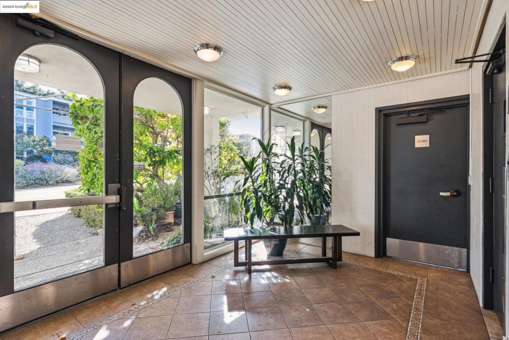 PIEDMONT AVENUE - Residential