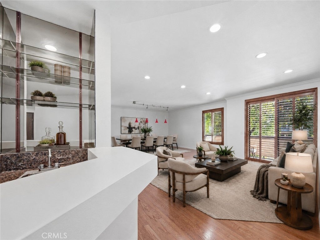 1315 roxbury dr 204