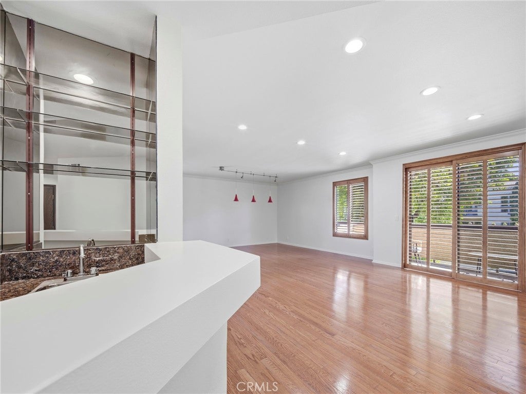 1315 roxbury dr 204