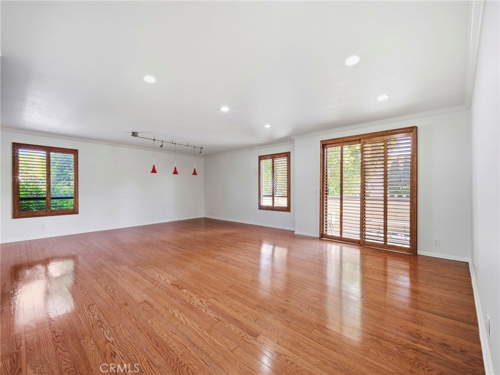 1315 roxbury dr 204