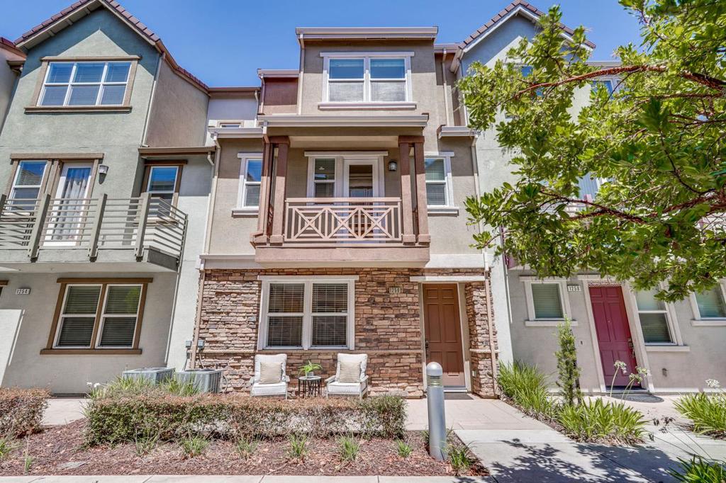 1256 Water Lily Way
