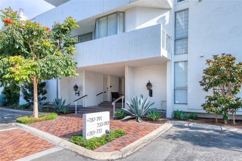 737 Avocado Avenue Corona Del Mar CA 92625