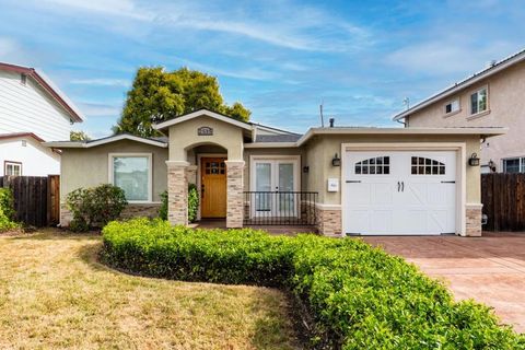 Photo of 2535 Crystal Drive, Santa Clara, CA 95051 (MLS # ML82033445)