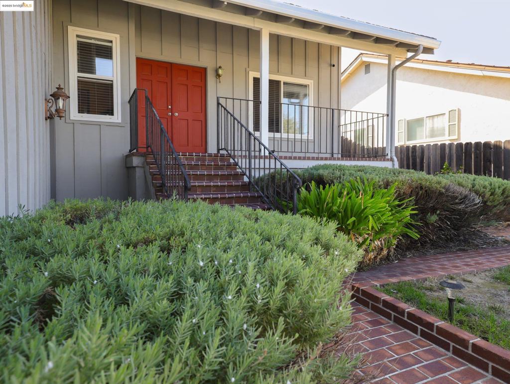 1208 Pinecrest Dr