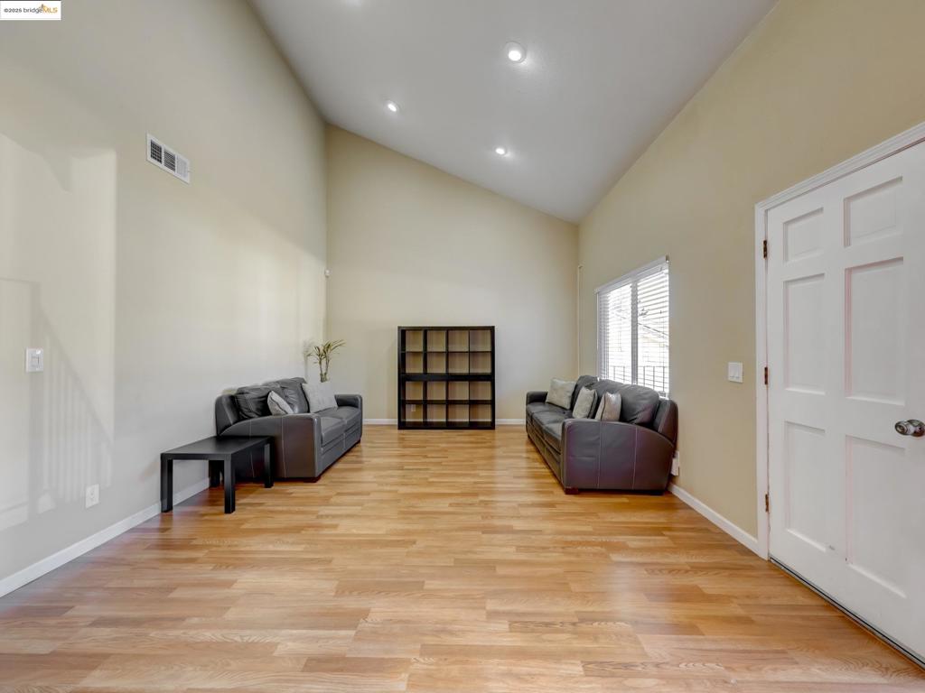 1208 Pinecrest Dr