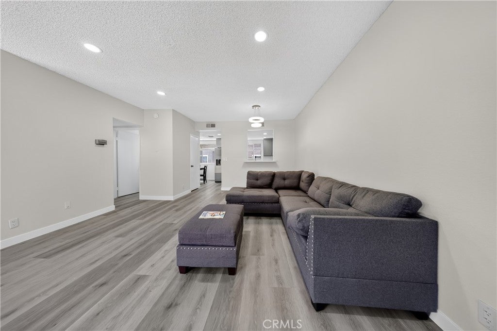 15125 Nordhoff 20