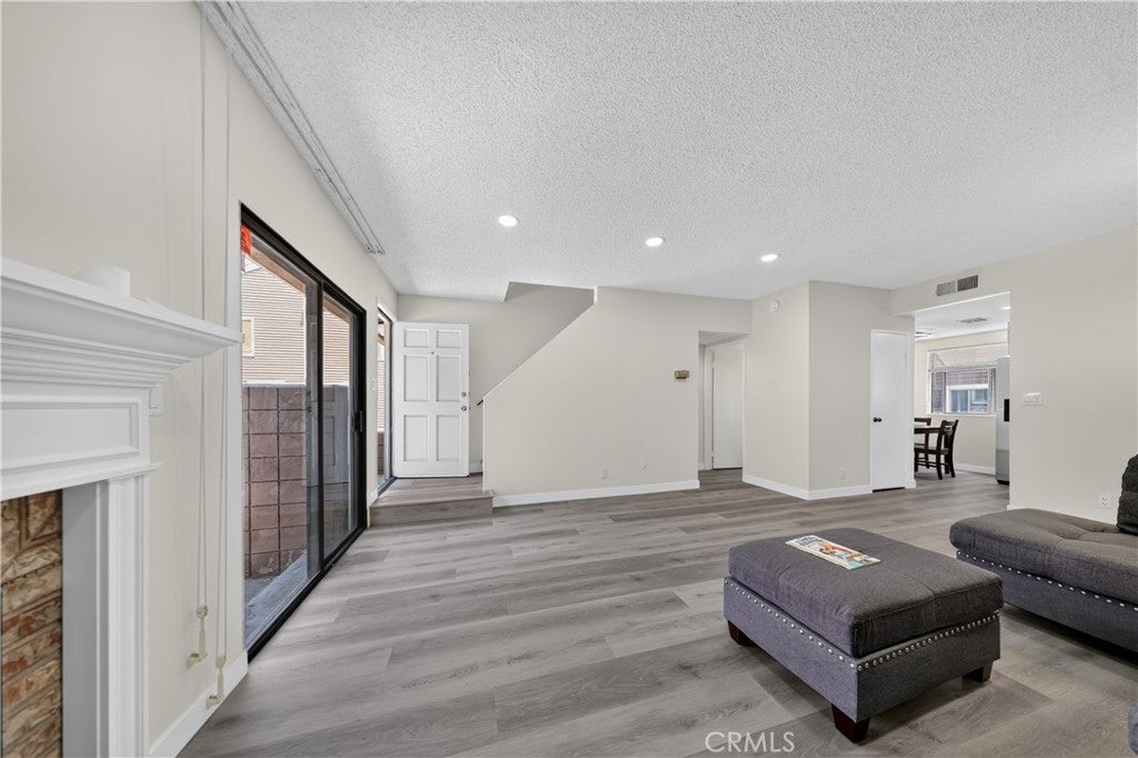 15125 Nordhoff 20