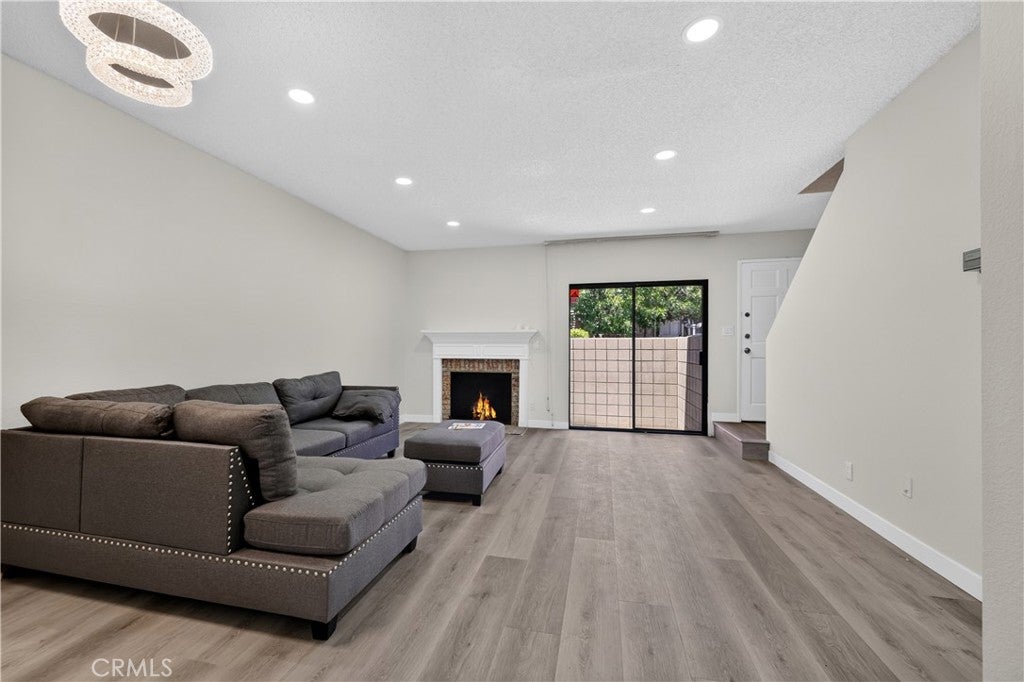 15125 Nordhoff 20