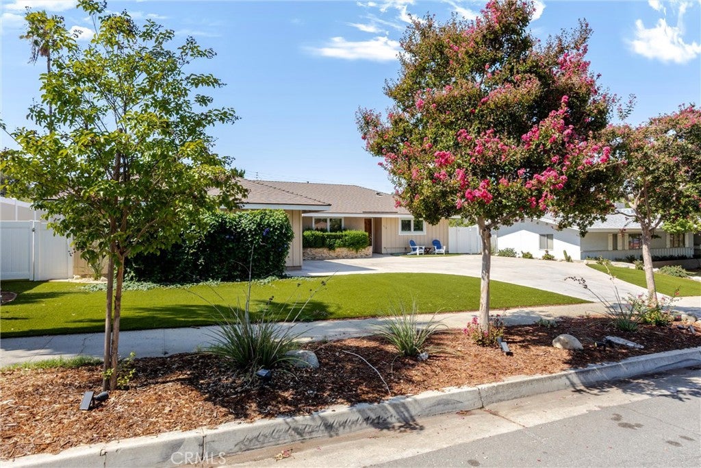 612 Lakeside Avenue