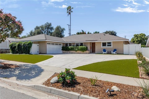 Photo of 612 Lakeside Avenue, Redlands, CA 92373 (MLS # IG26206712)