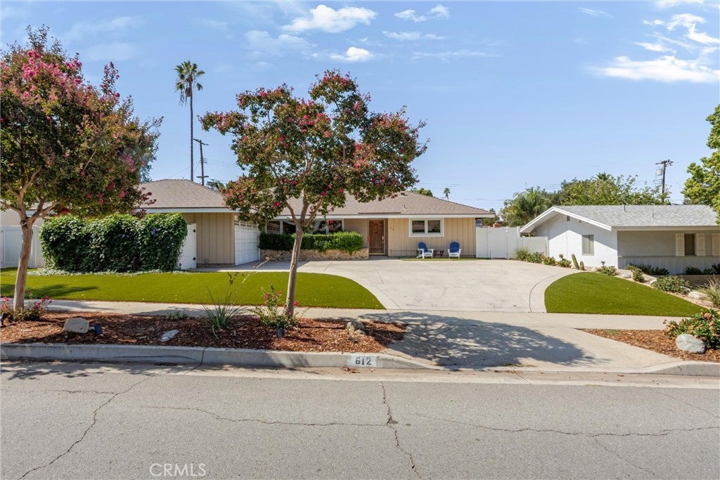 612 Lakeside Avenue