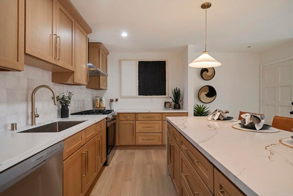 2501 W Sunflower E6