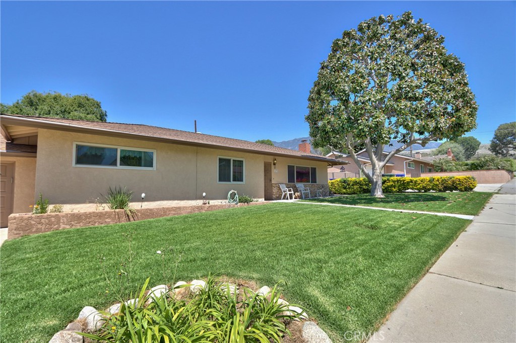 1272 W 25th Street
