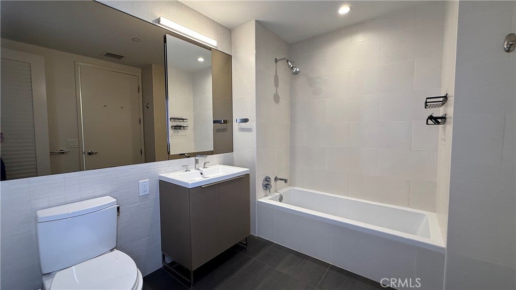 889 Francisco Street 3608