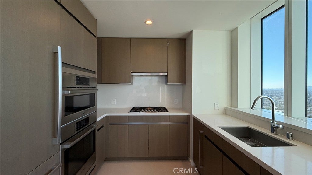 889 Francisco Street 3608