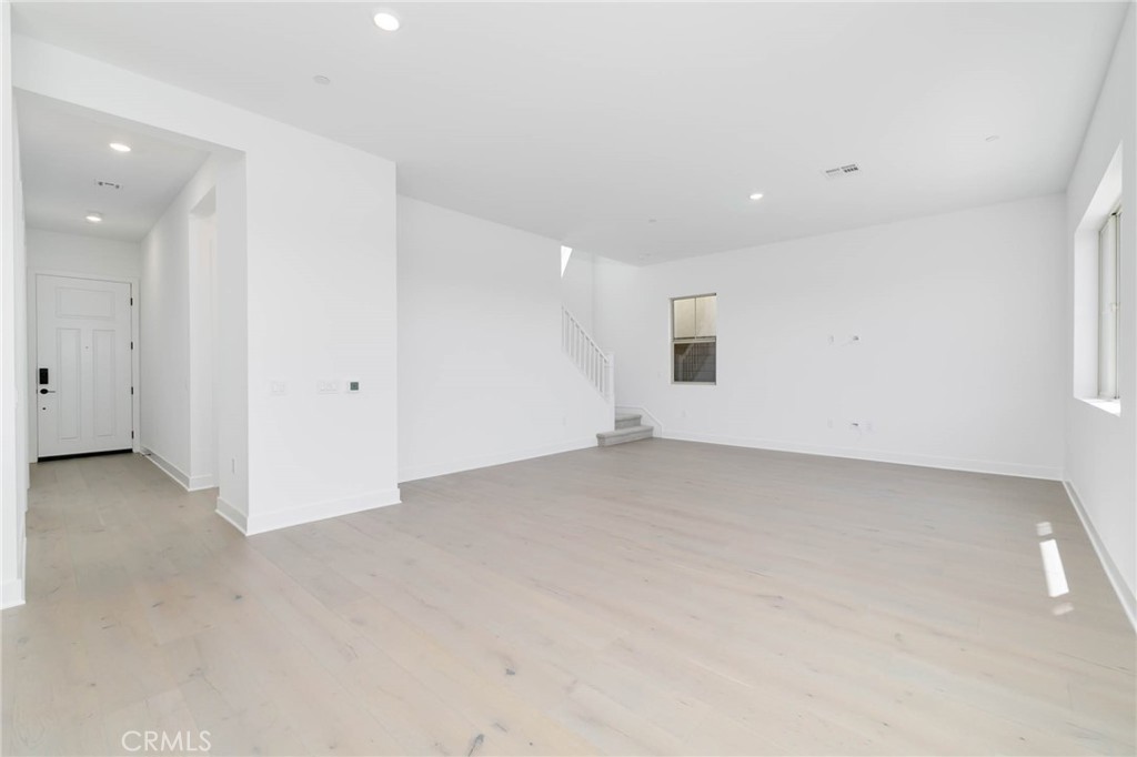 208 Lily Loop