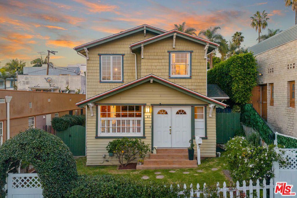 Photo of 41 Vicente Terrace, Santa Monica, CA 90401 (MLS # 26806001)