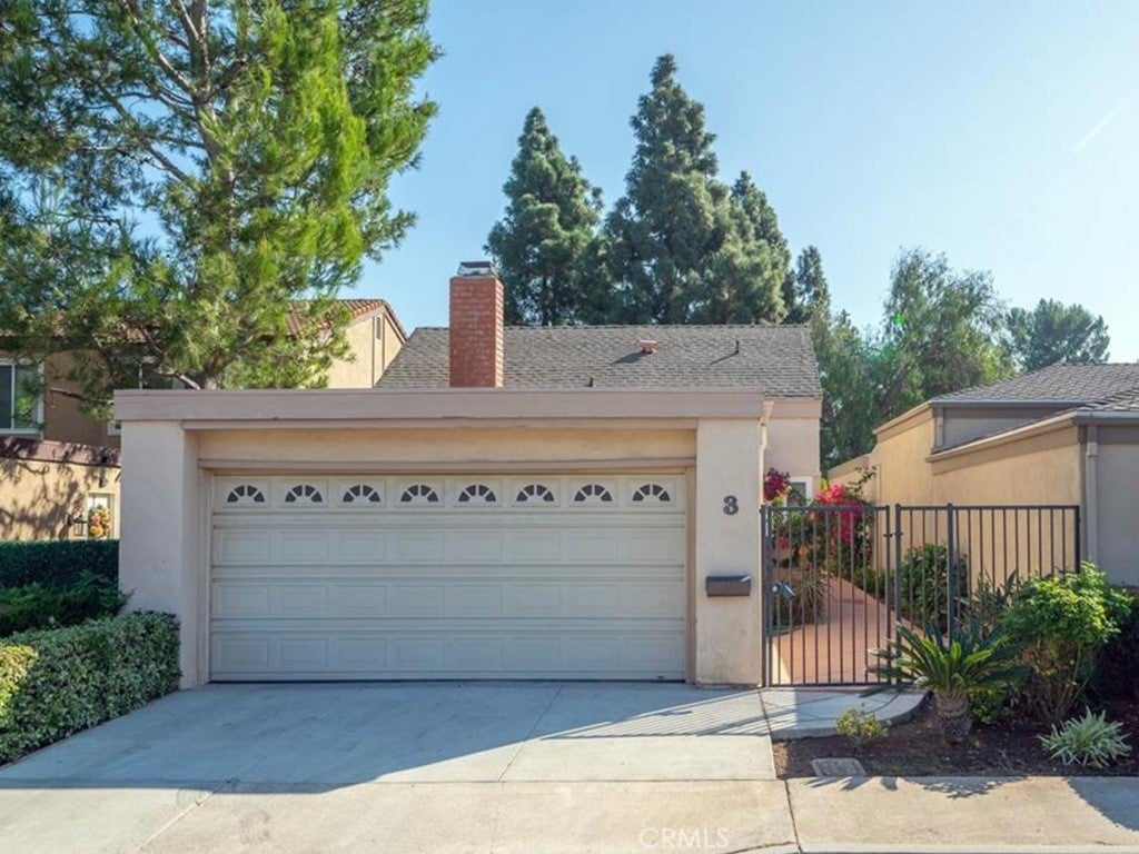 3 Willow Tree LN