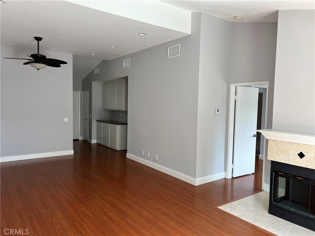 La Vista (LVIS) - Residential