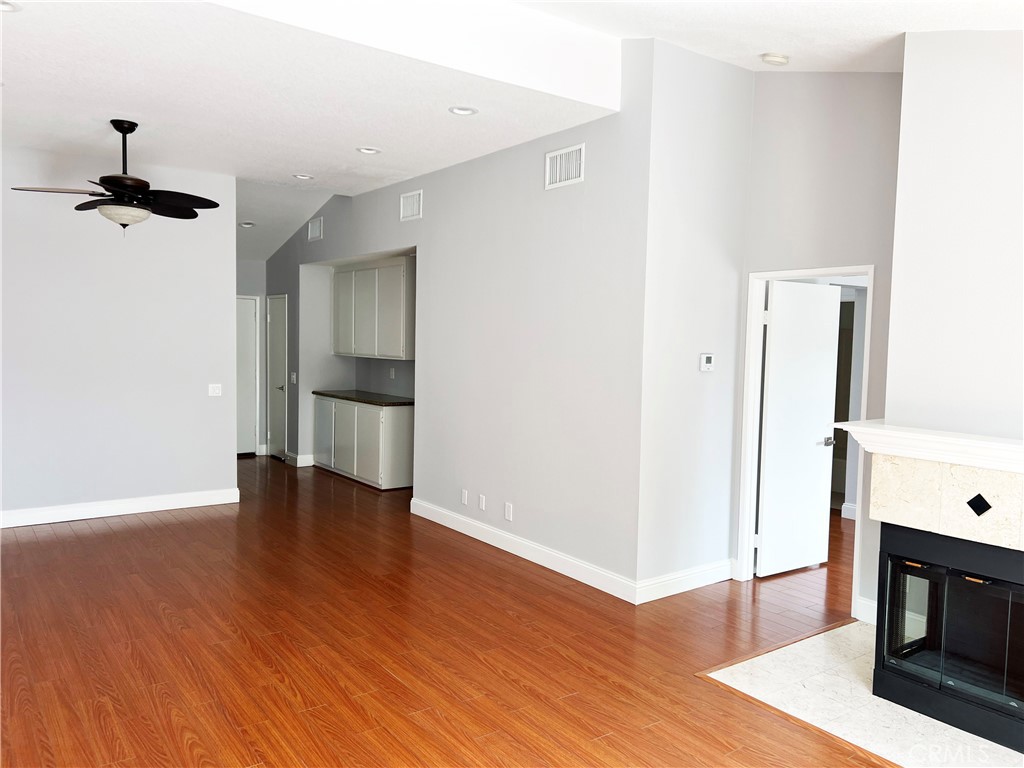 La Vista (LVIS) - Residential