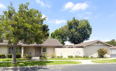 Photo of 262 W Vineyard Avenue, Oxnard, CA 93036 (MLS # V1-36772)