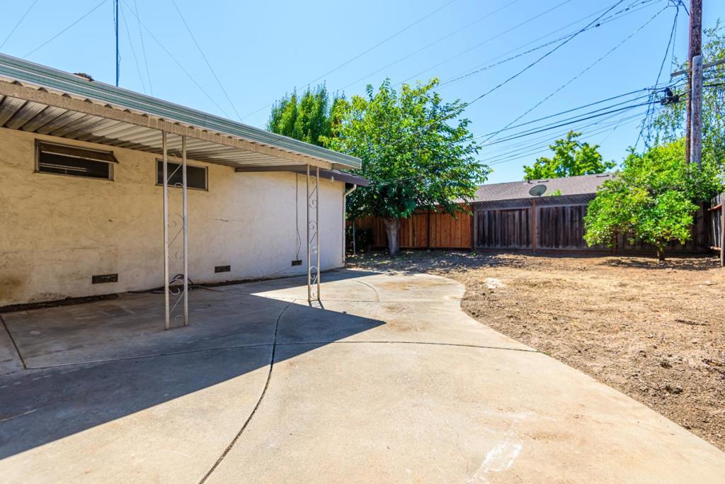 7558 Rainbow Drive