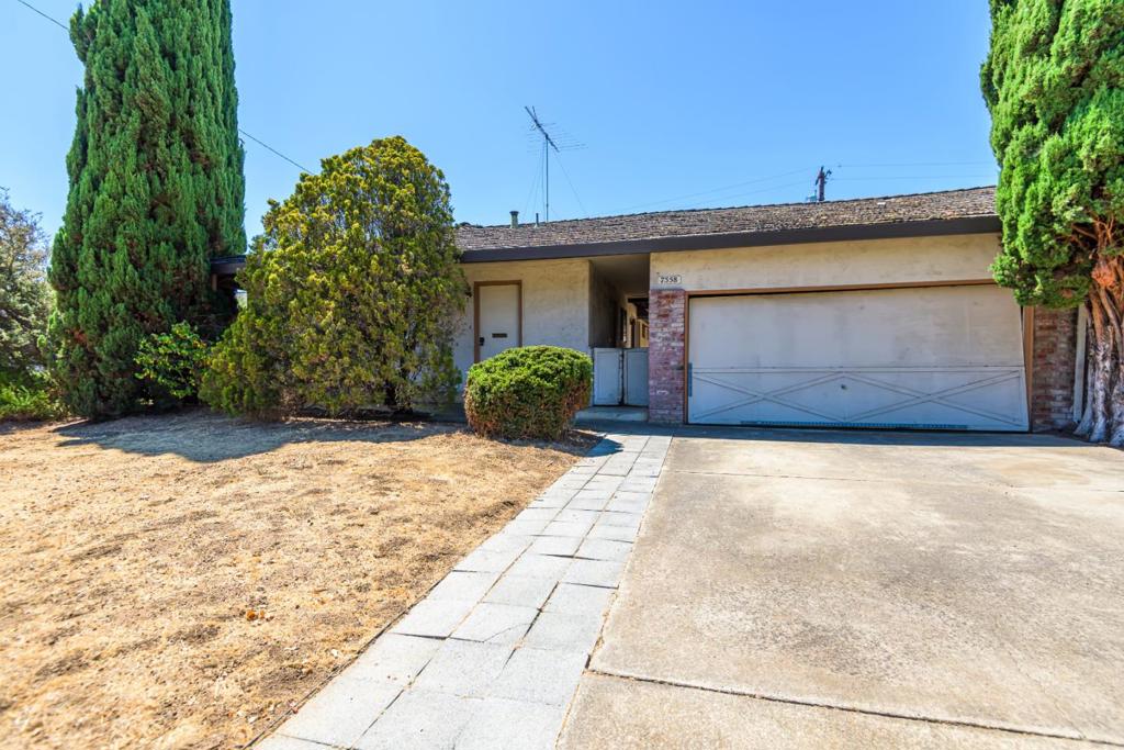 7558 Rainbow Drive
