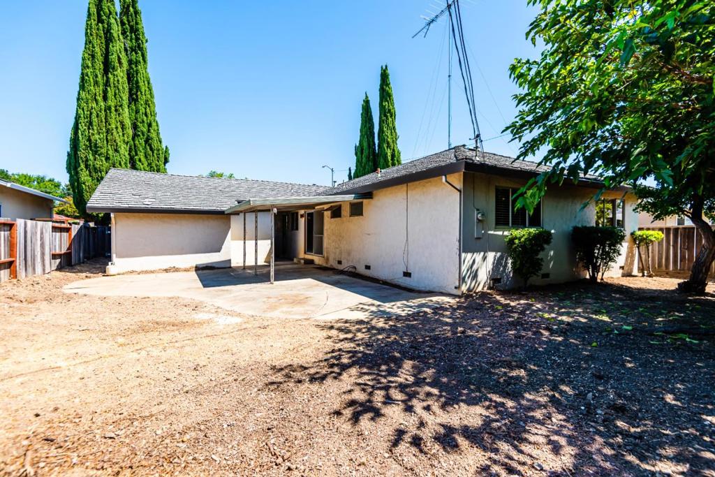 7558 Rainbow Drive