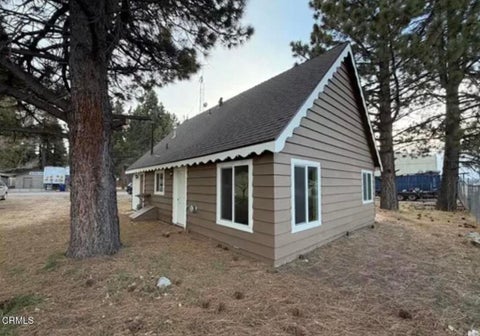 Photo of 345 W Fairway Boulevard, Big Bear, CA 92314 (MLS # V1-39149)