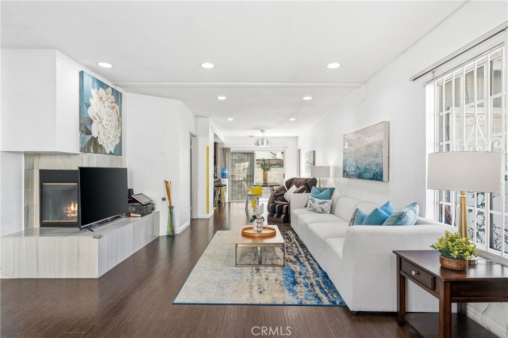 3819 1/2 Foster Avenue