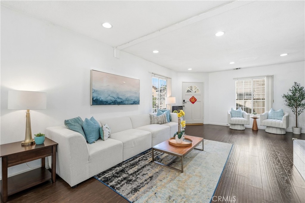 3819 1/2 Foster Avenue