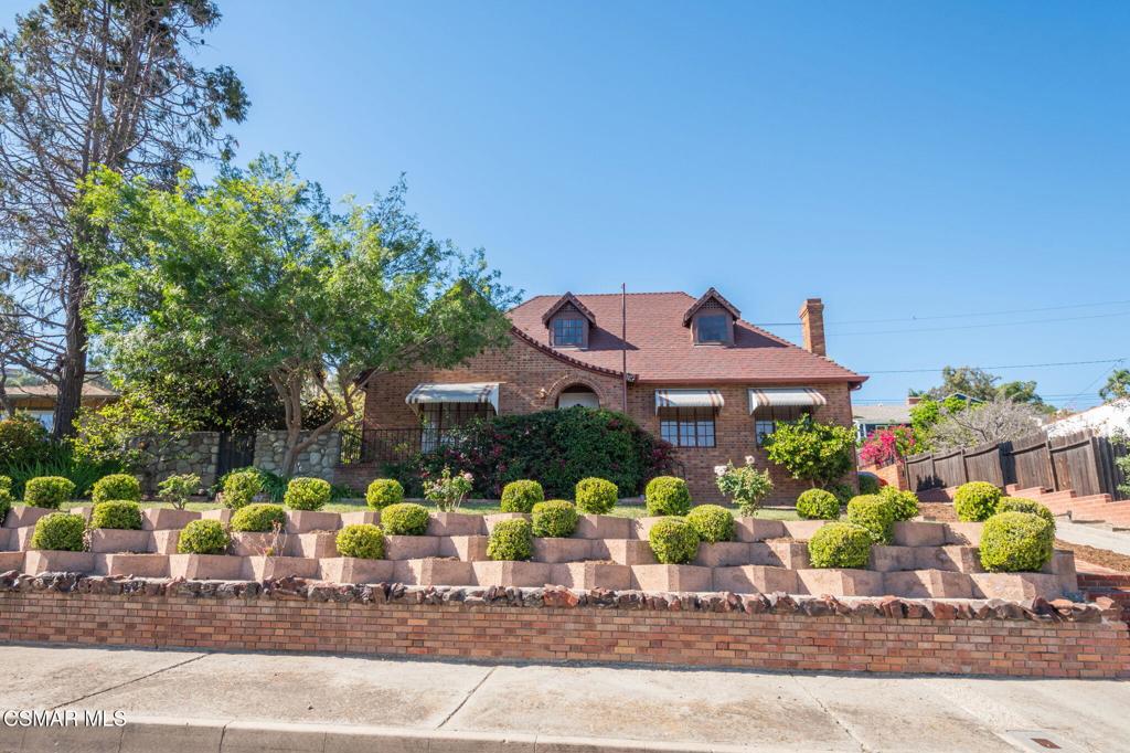 975 Loma Vista Place