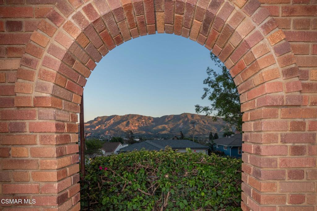 975 Loma Vista Place