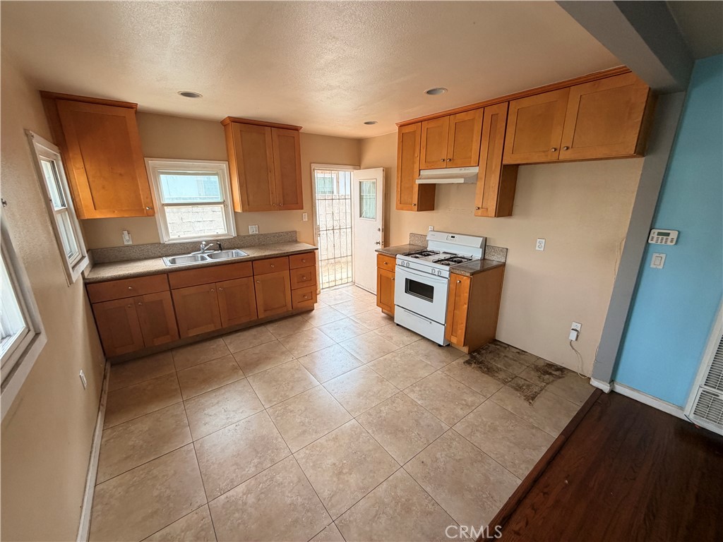 528 W Hillcrest