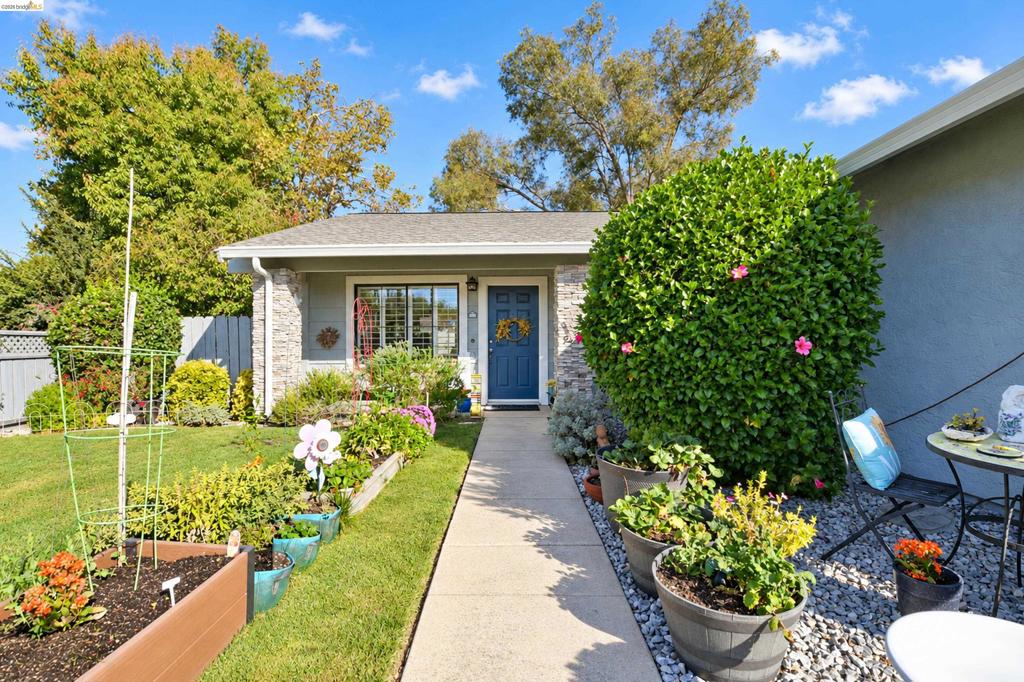 16 Dunes Ct