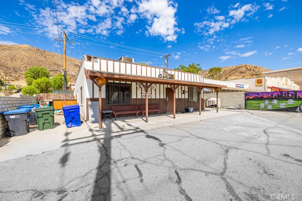 17675 Sierra Highway