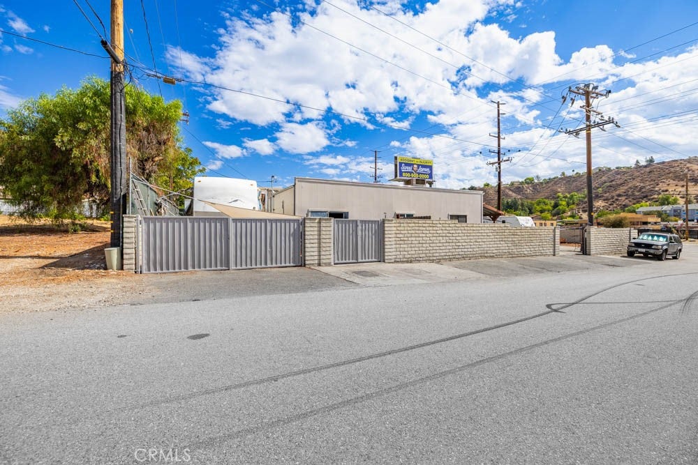 17675 Sierra Highway