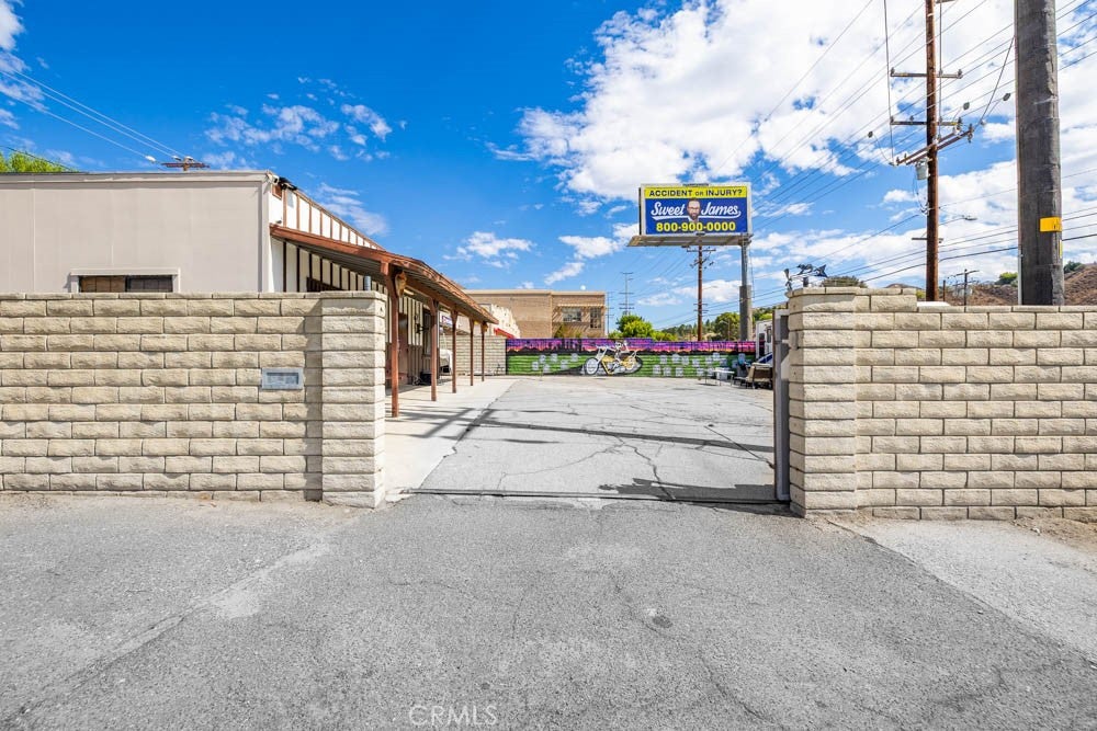 17675 Sierra Highway