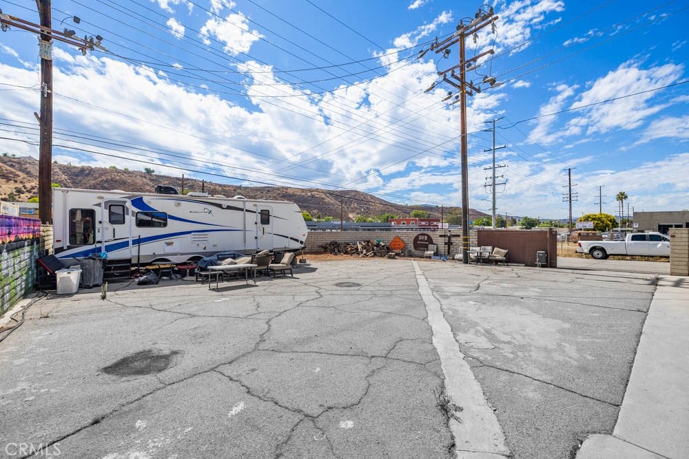 17675 Sierra Highway